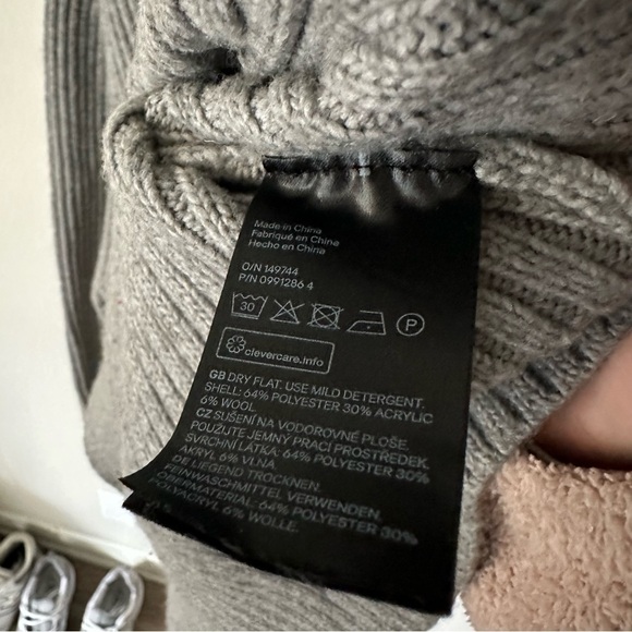 H&M Ribbed Mock Turtleneck Sweater in Grey Size Large - Picture 6 of 7